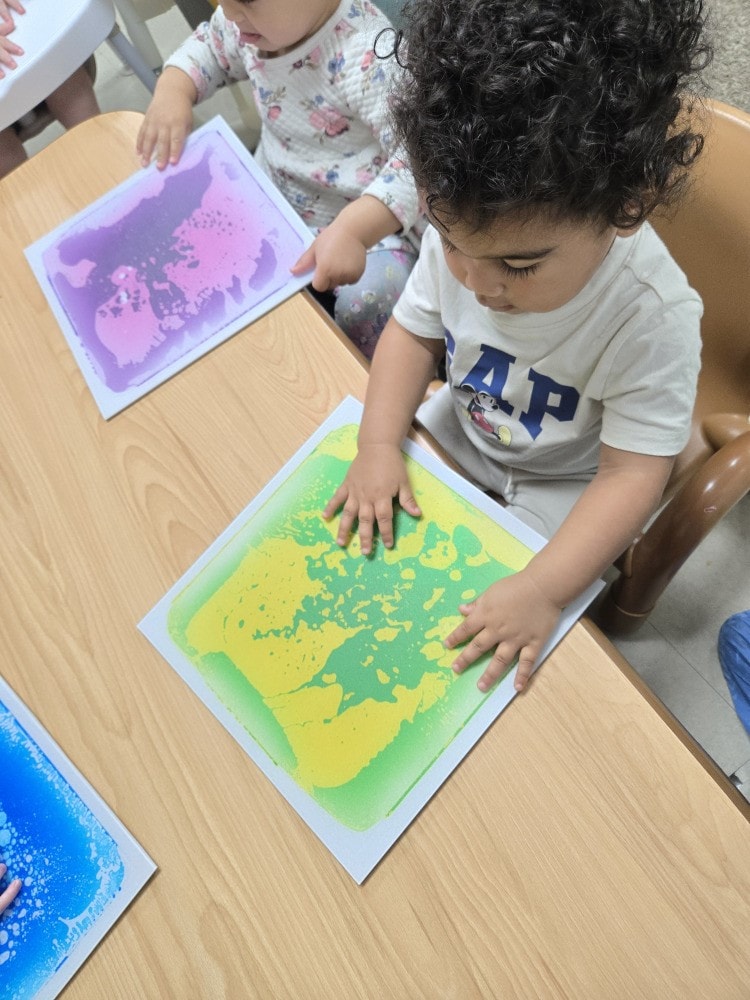 Child reading a book at Kiddie Mundo